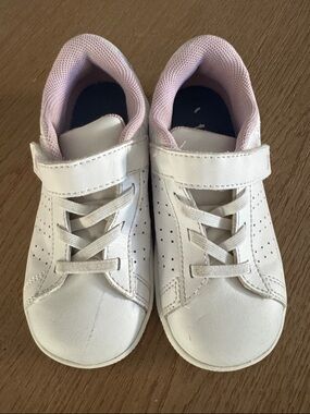 K-Swiss White Sneakers with Light Pink Lining - Kids Hook-and-Loop